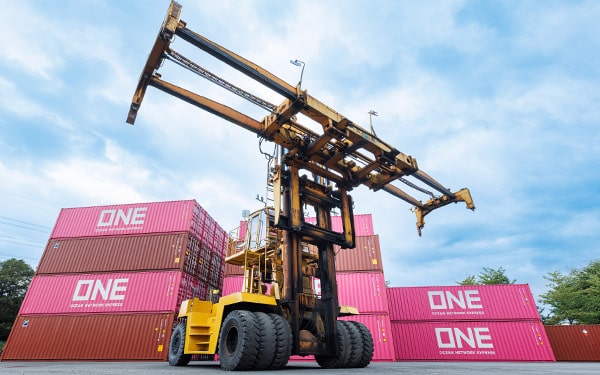 タツミトランスポートのトップリフター